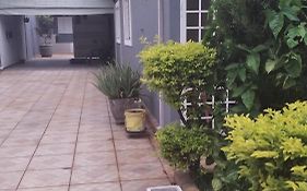 casa a 5 minutos do aeroporto e Univida